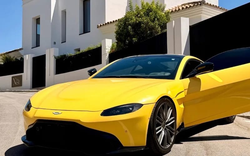 Aston Martin Aston Martin Vantage V8