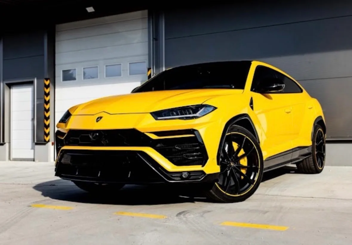 Lamborghini Urus Yellow